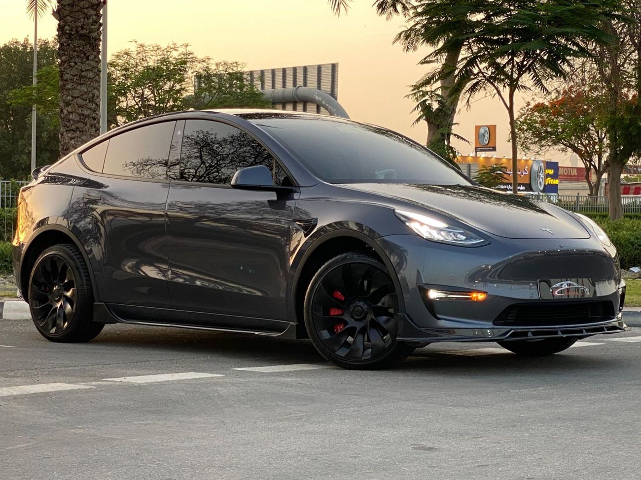 Tesla Model Y FULL BODY CARBON FIBER KIT - SPECIAL STEERING -WELL MAINTAINED