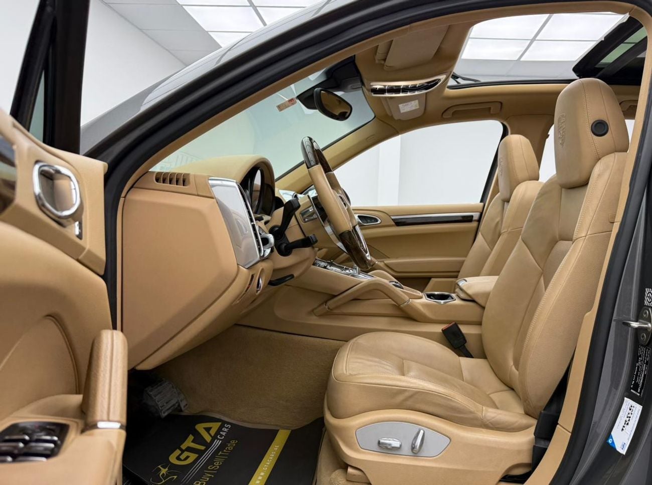 بورش كايان Std 3.6L 2016 Porsche Cayenne ,Naboodah Warranty 07/2026+Full Service History ,GCC