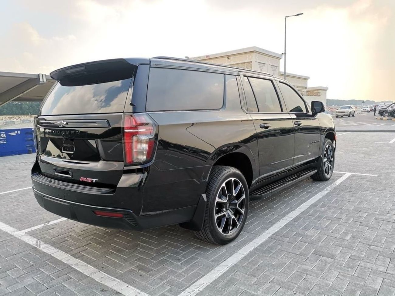 Chevrolet Suburban Chevrolet RST Suburban - 2023 - Black