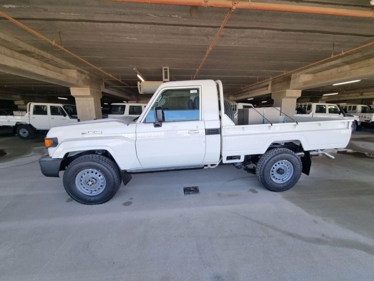 تويوتا لاند كروزر بيك آب SINGLE CABIN DIESEL 6 CYLINDERS MANUAL