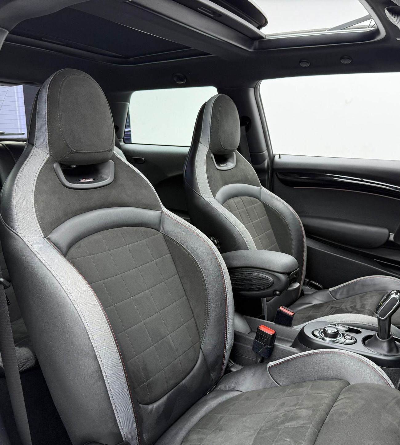 Mini Cooper John Cooper Works 2.0L (228 HP) 2022 Mini Cooper JCW, 2027 MINI Warranty + Service Pack, Full MINI S