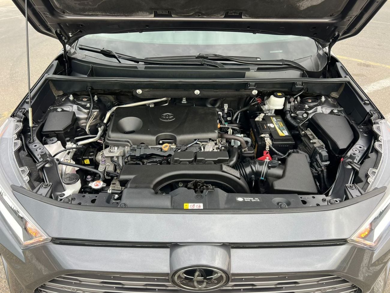Toyota RAV4 XLE 2020 Toyota Rav4 2.5L V4 - Rear Camera & Sensor - Leather Seats