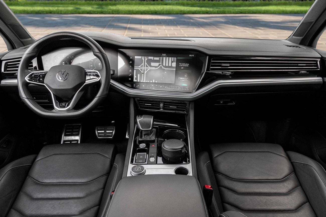 Volkswagen Touareg Touareg R LINE | 3,232 P.M | 0% Downpayment | Volkswagen Warranty!