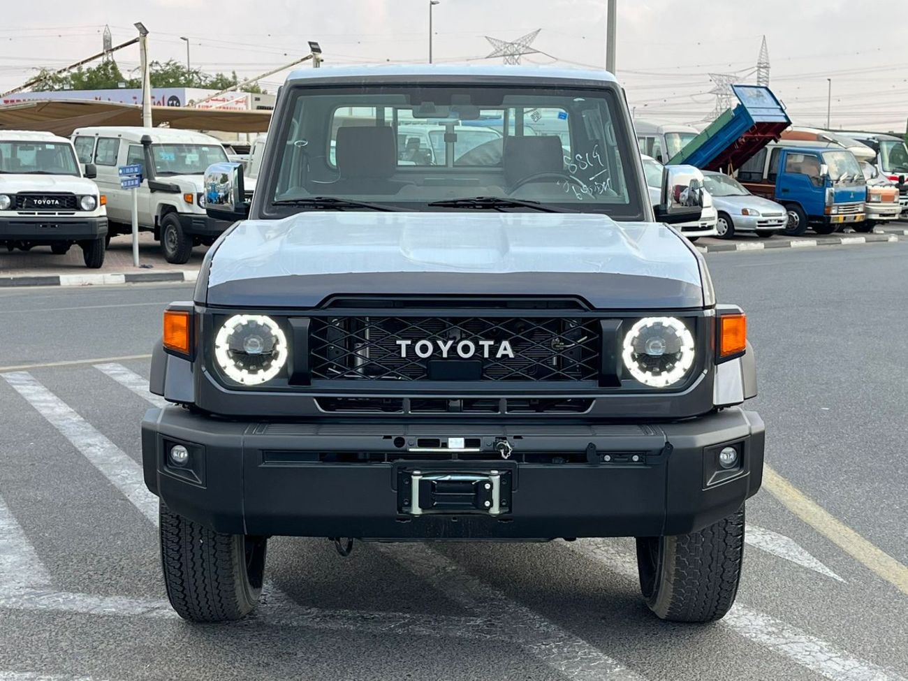 Toyota Land Cruiser Pick Up Toyota Landcruiser 79 Singel Cabin Automatic ToP Tier 2025 Model GCC -Grey Color