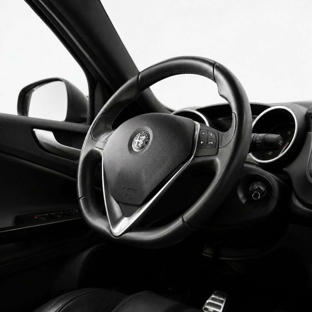 ألفا روميو جوليتا Veloce AED 765 P.M • 0% Downpayment •  Alfa Romeo Giulietta Veloce • 1 Year Warranty