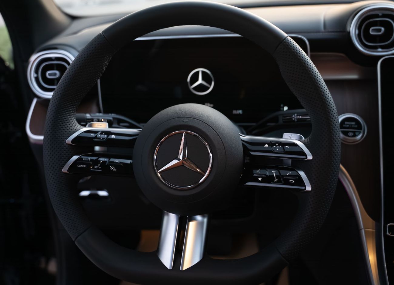 مرسيدس بنز GLC 300 Mercedes-Benz GLC 300 4Matic