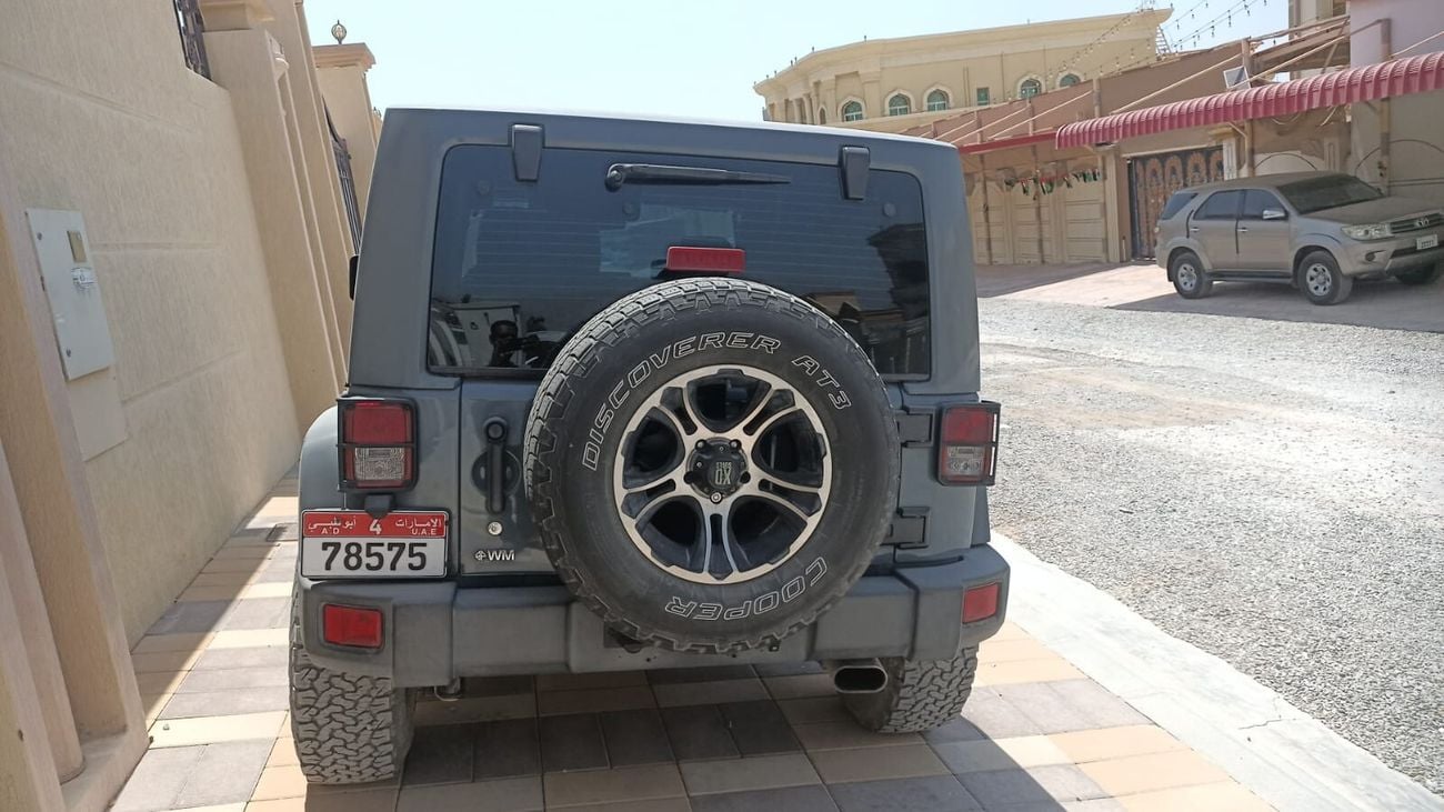 Jeep Wrangler Sahara 3.6L A/T