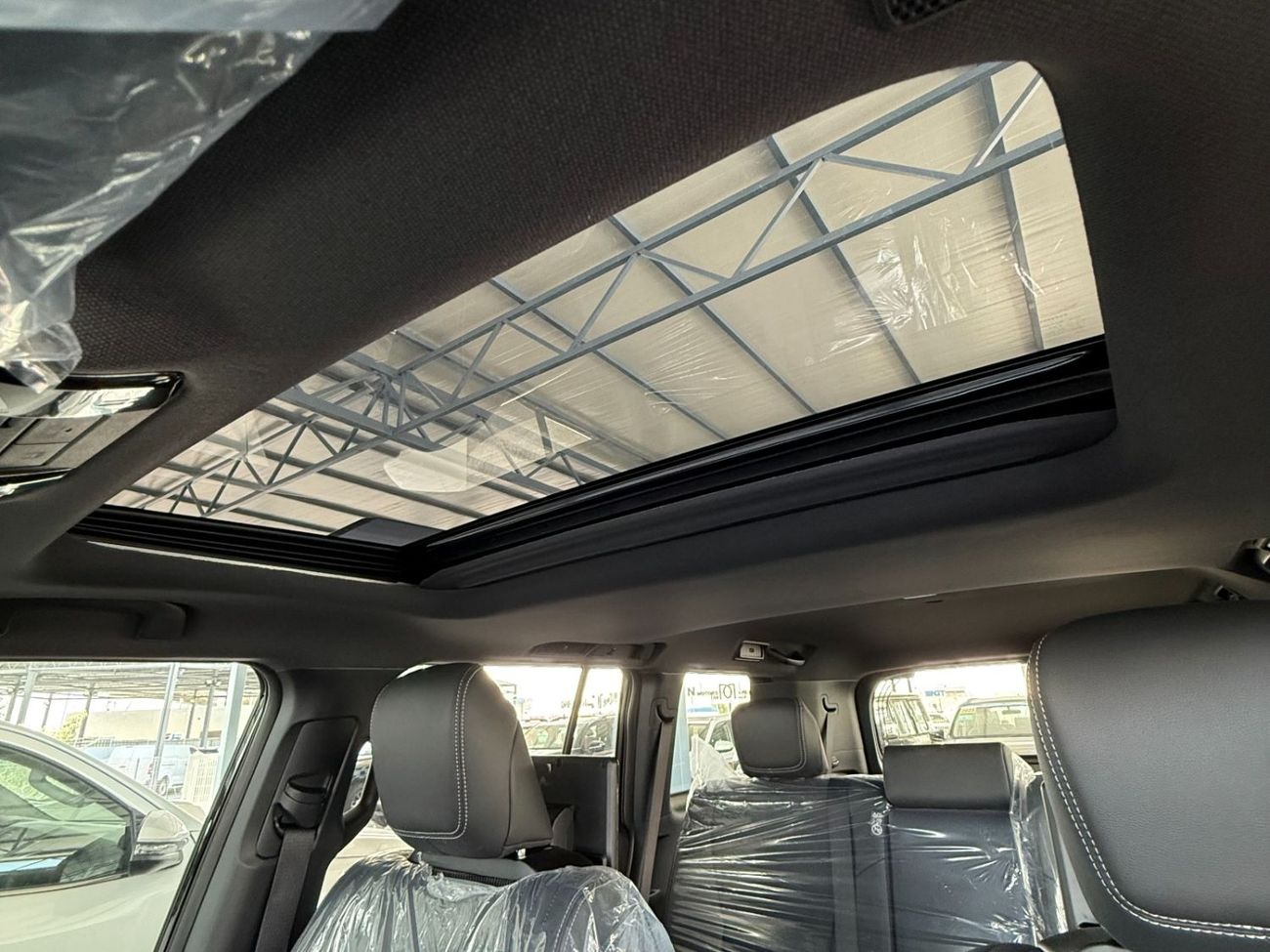 تويوتا برادو 2.8 DIESEL 4X4 AT VX -STD SUNROOF  **EXPORT ONLY**التصدير فقط خارج الخليج**