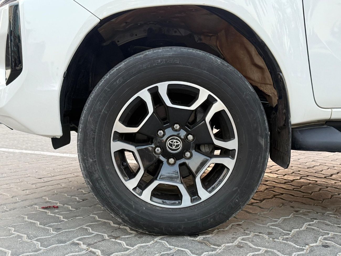 تويوتا هيلوكس SR Right hand drive