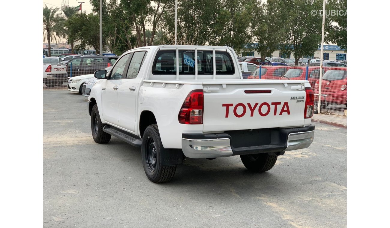 Toyota Hilux Pick Up 4x4 2.4L Diesel with Chrome Bumper