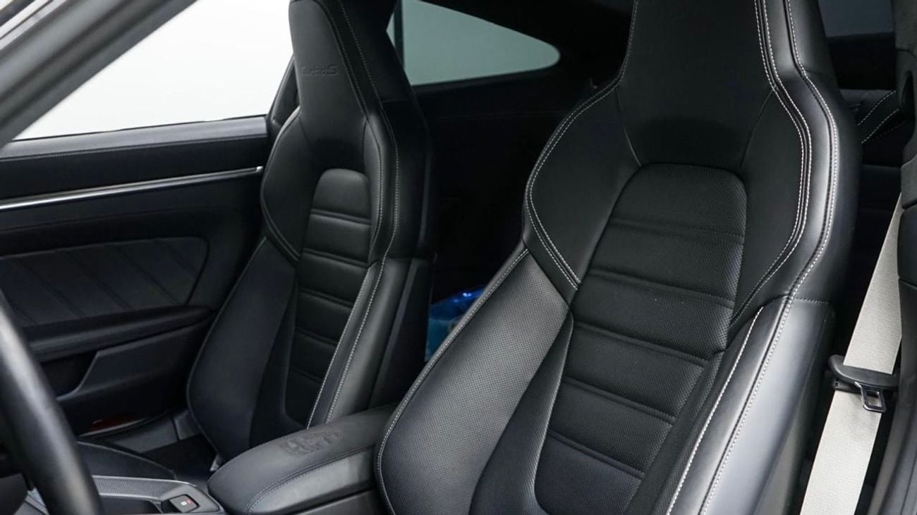 بورش 911 Turbo S 3.8L (640 HP) Coupe