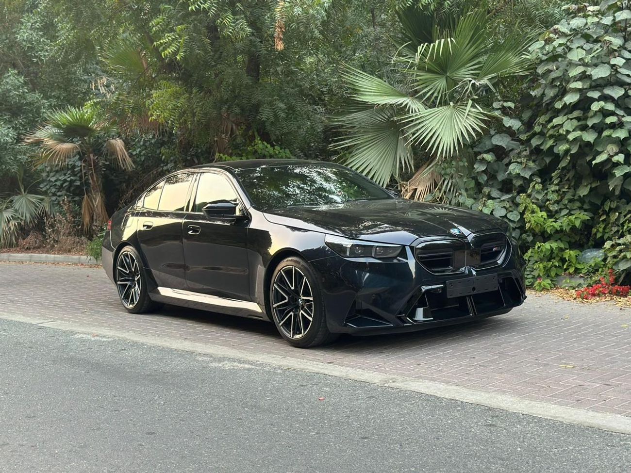 BMW M5 2025 BMW M5 | 4.4L V8 Twin-Turbo | 717 HP | Plug-in Hybrid | Dark Navy Blue | 13000 KM | Like New