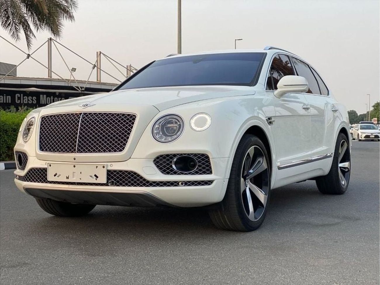 Bentley Bentayga Std GCC SPEC NEAT AND CLEAN