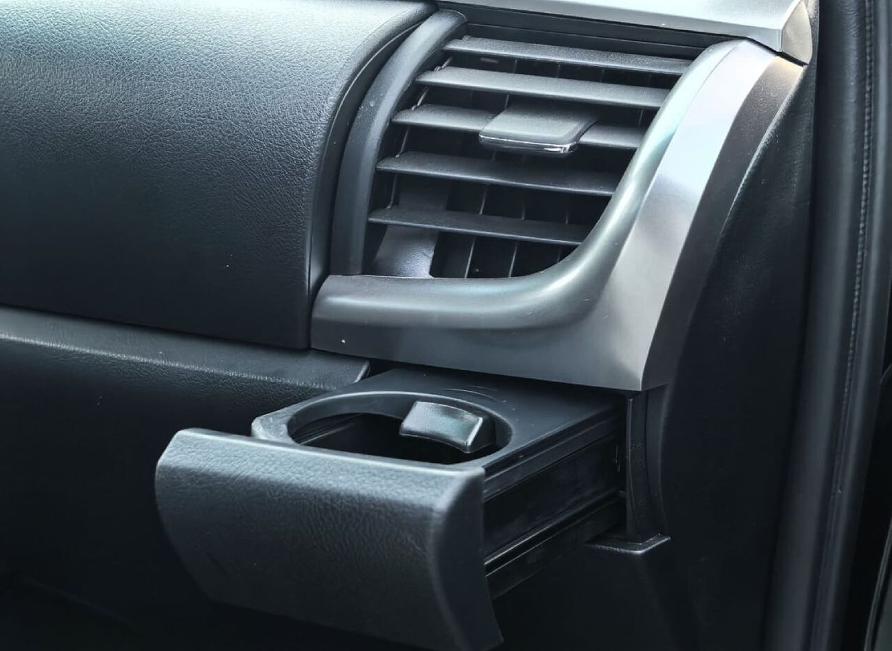 Toyota Hilux TOYOTA HILUX 2.7L PETROL RWD  MANUAL TRANSMISSION