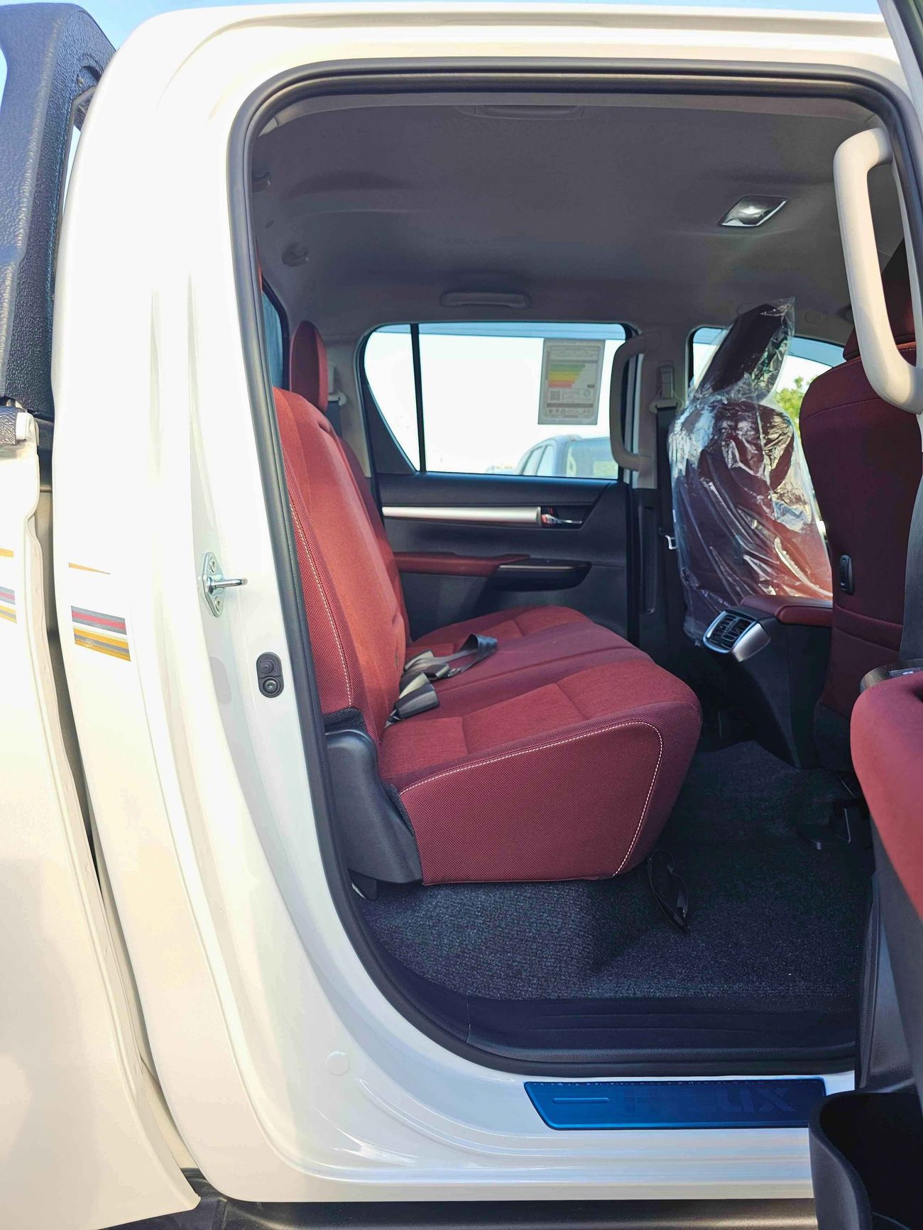 Toyota Hilux SR5 / FULL OPTION / 2.7L V4 / M/T / DIFF LOCK / BED LINER / BIG DVD / WOOD TRIM / 4WD / CODE # HPADF