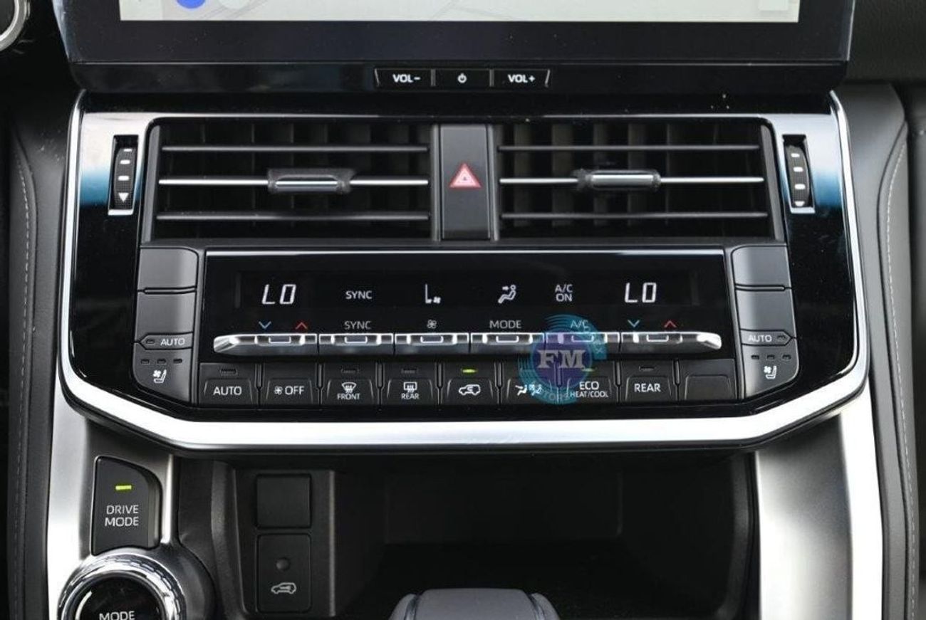 تويوتا لاند كروزر 300 GXR 3.3L Diesel 7 Seat Automatic