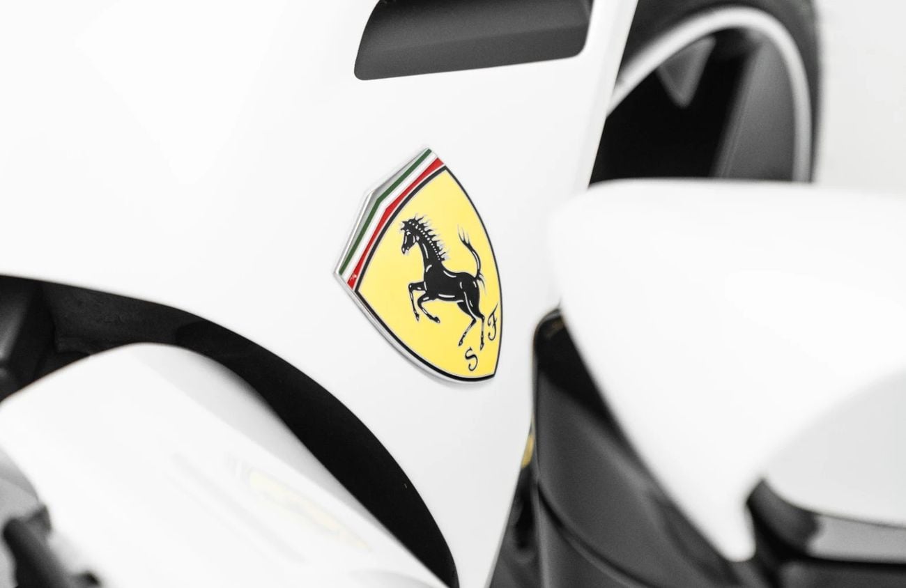 فيراري SF90 ستراديل سترادالي 4.0-liter twin-turbocharged V8 engine + 3 electric motors | Warranty