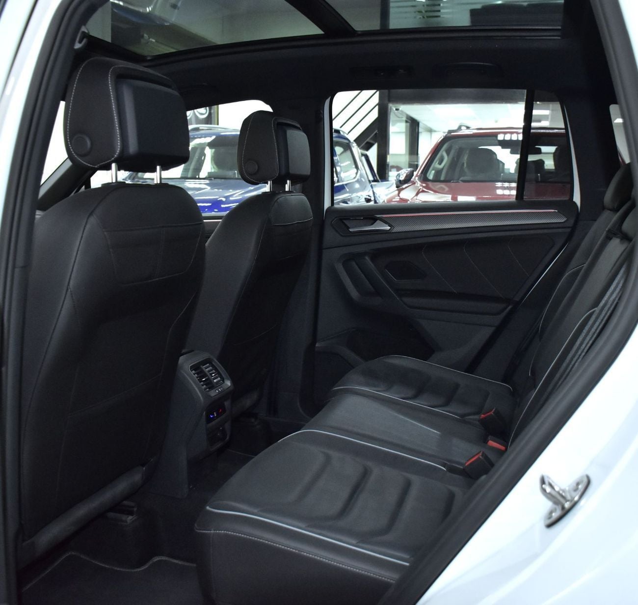 Volkswagen Tiguan R-LINE PREMIUM Volkswagen Tiguan 4Motion ( 2024 Model ) in White Color GCC Specs