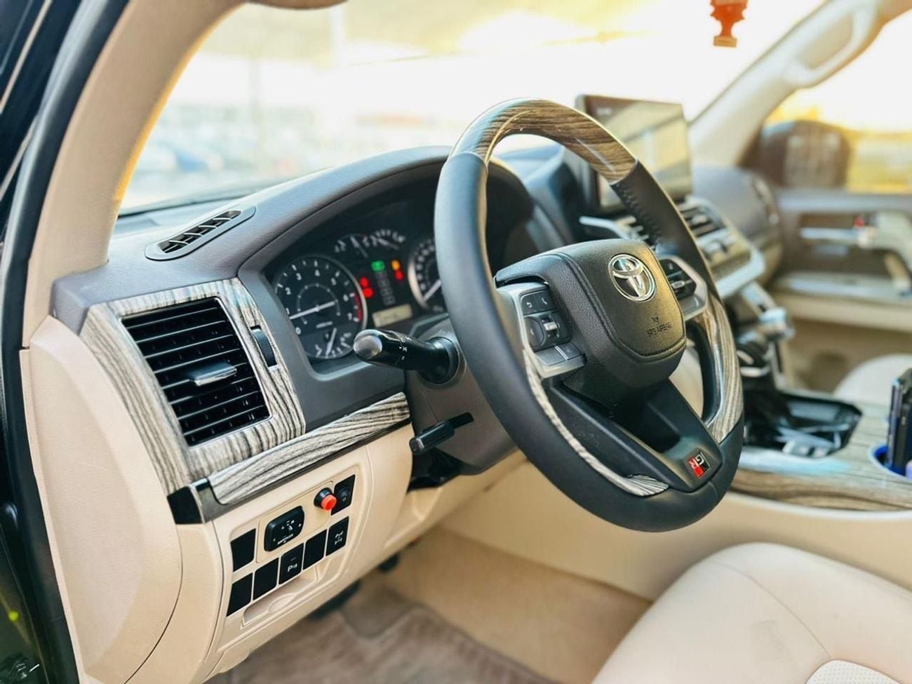 Toyota Land Cruiser GXR Toyota Landcruiser 2019 Facelift 2024 V6