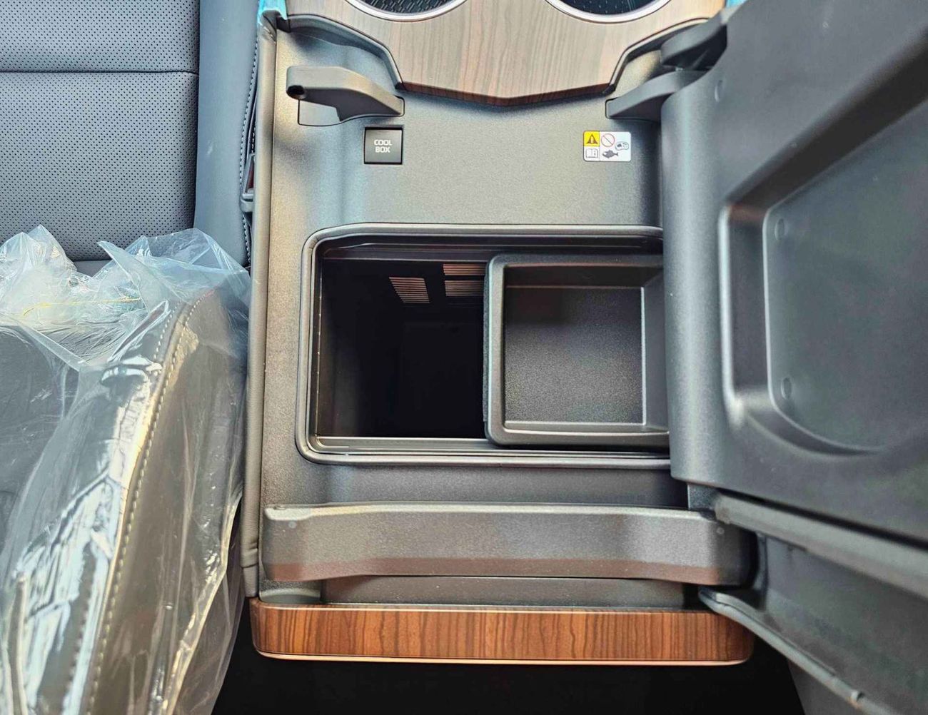 Toyota Land Cruiser VX /4.0L PETROL V6 /RADAR /BIG DVD/JBL SPEAKERS / REAR ENTERTAINMENT DVD /MID OPTION (CODE#LCVX4MR)