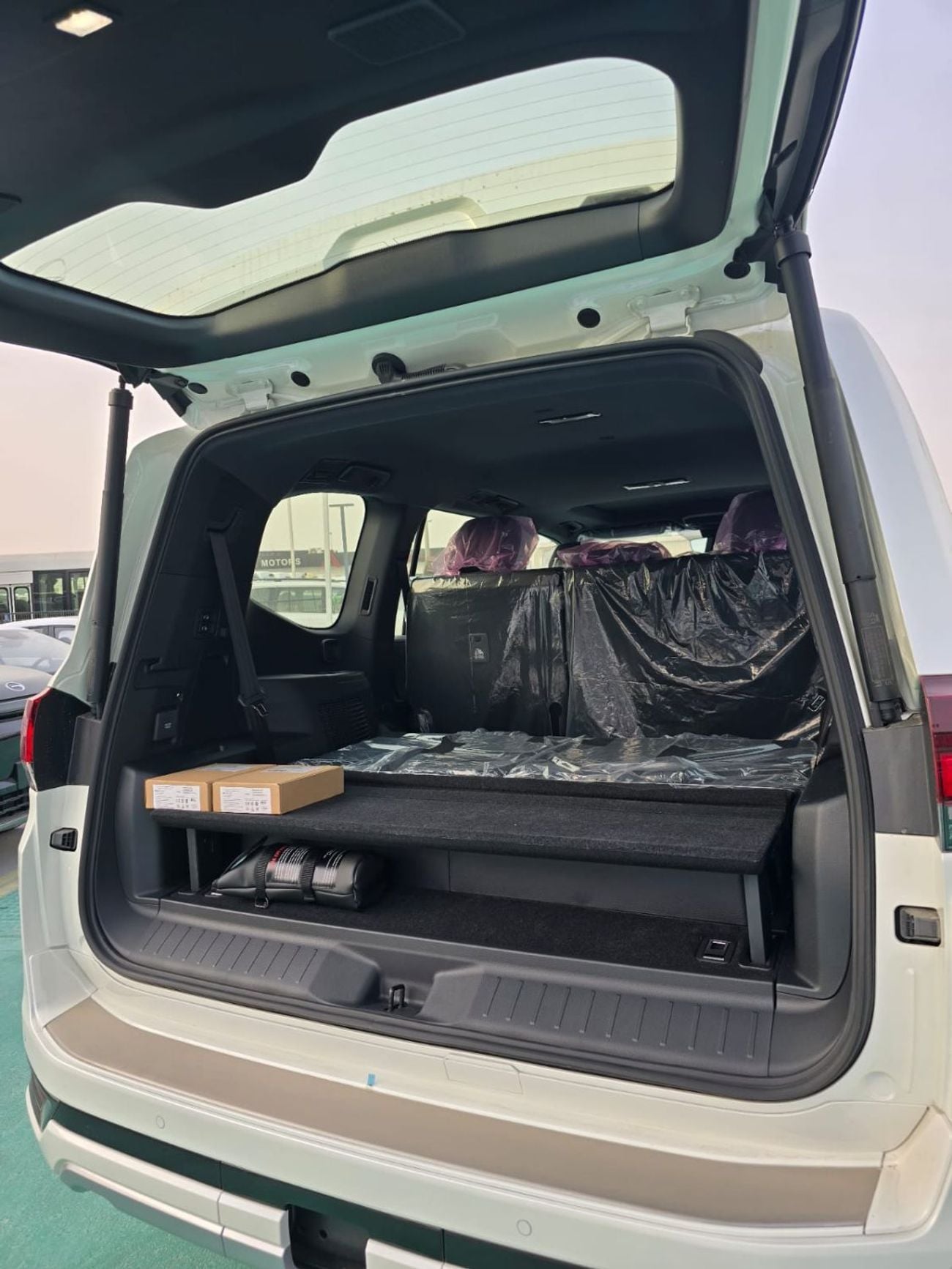 تويوتا لاند كروزر TOYOTA LANDCRUISER VX HYBRID FULL OPTION 2025 MODEL