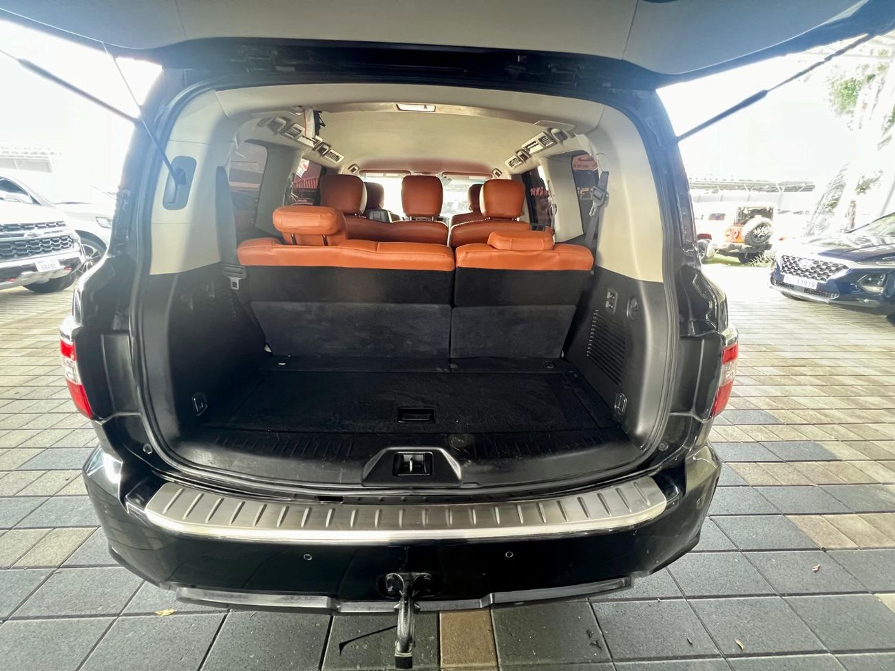 Nissan Armada Armada Le big engine 4+4