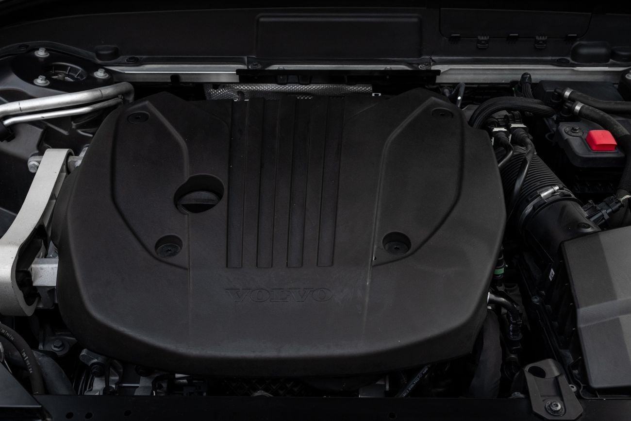 فولفو XC 60 B5 Ultimate Dark Volvo XC60 B5 Ultimate Dark
