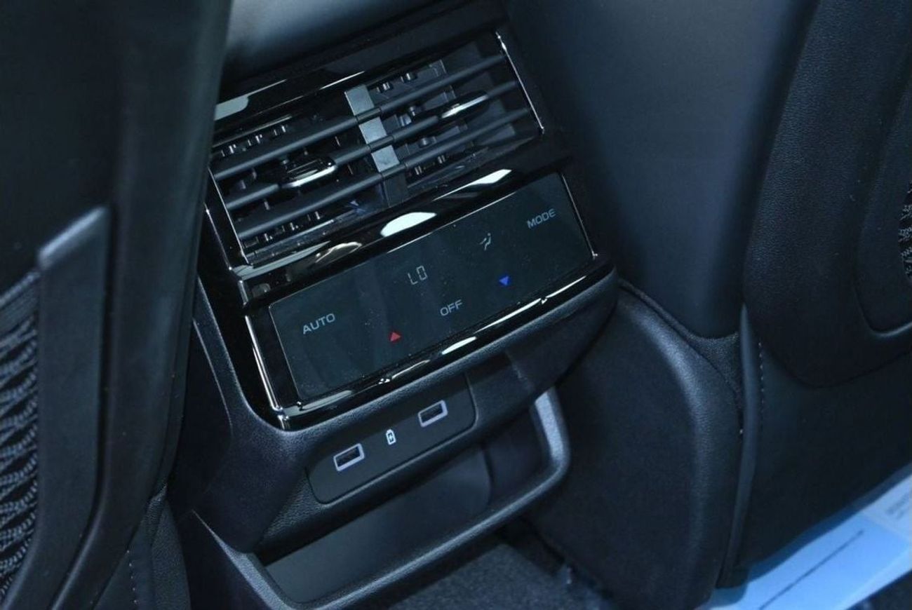 جيلي مونجارو Geely Monjaro 2.0L Turbo, 4WD Petrol, Model 2024 , Color Teal