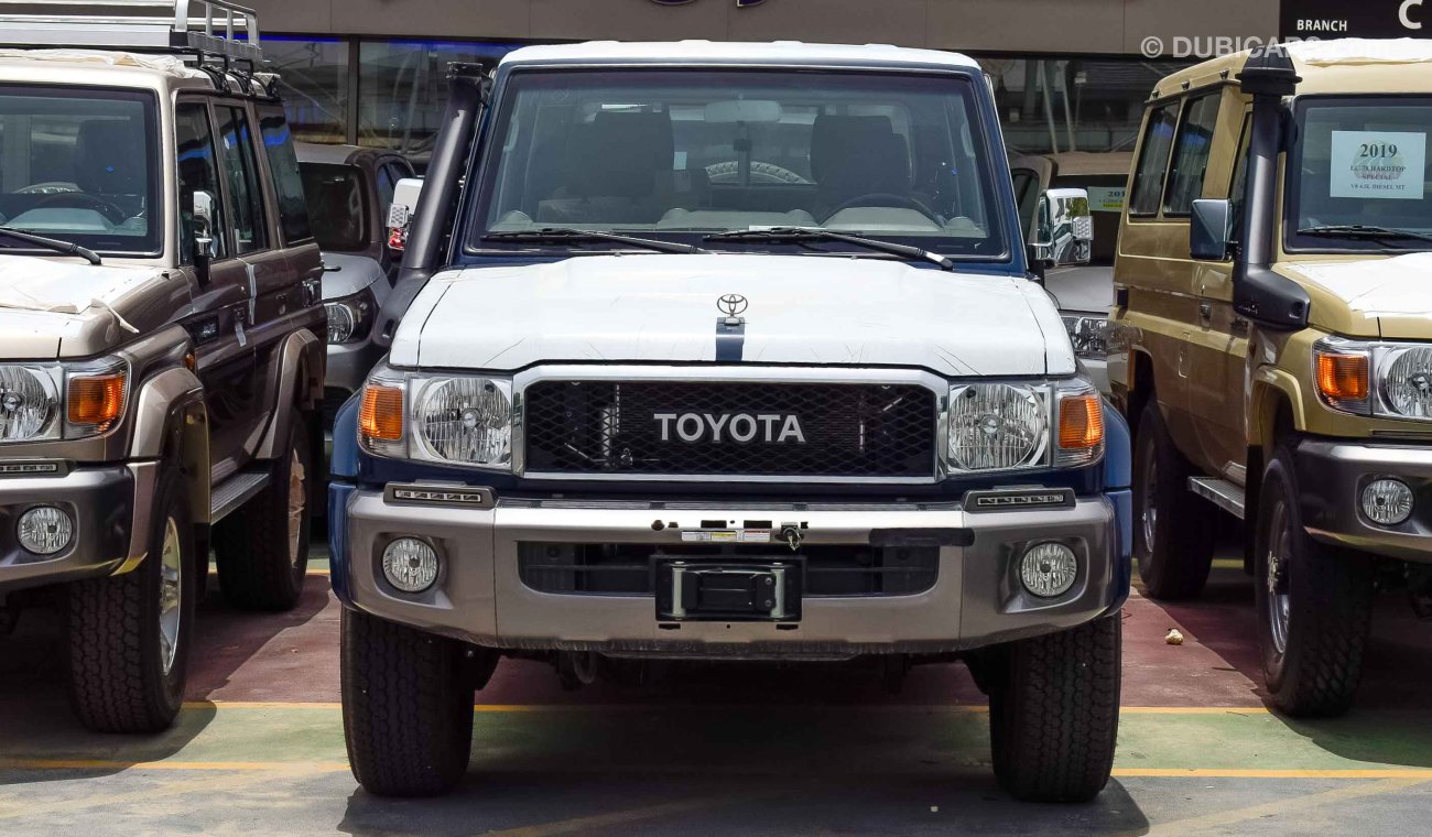 Toyota Land Cruiser Pick Up LX V6 4WD