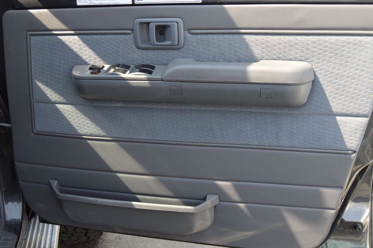 Toyota Land Cruiser 70 5 Door