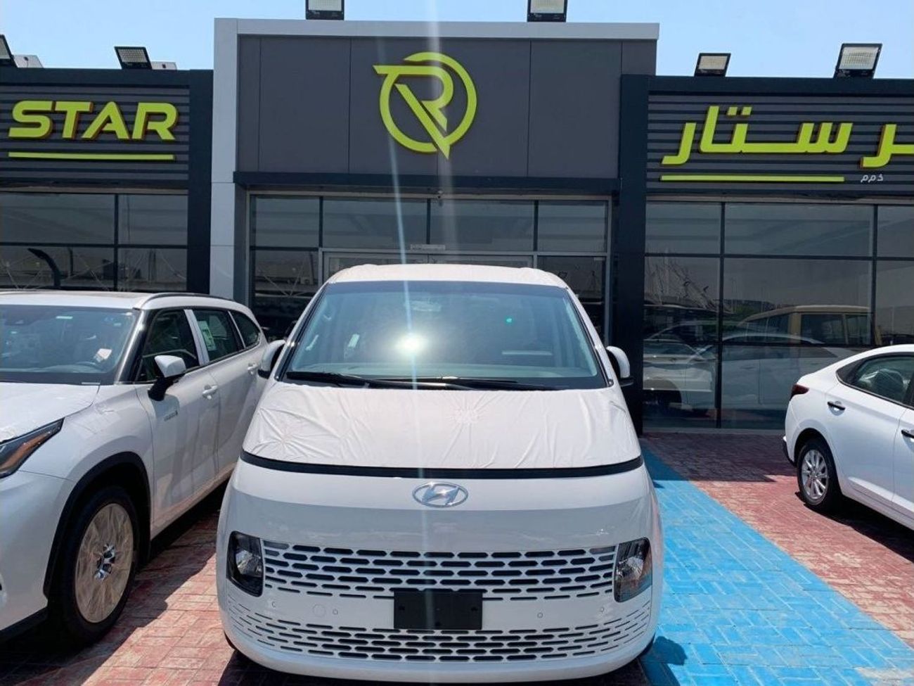 Hyundai Staria 2024 HYUINDAI STARIA 3.5L V6 AUTOMATIC 11-SEATER LOCAL
