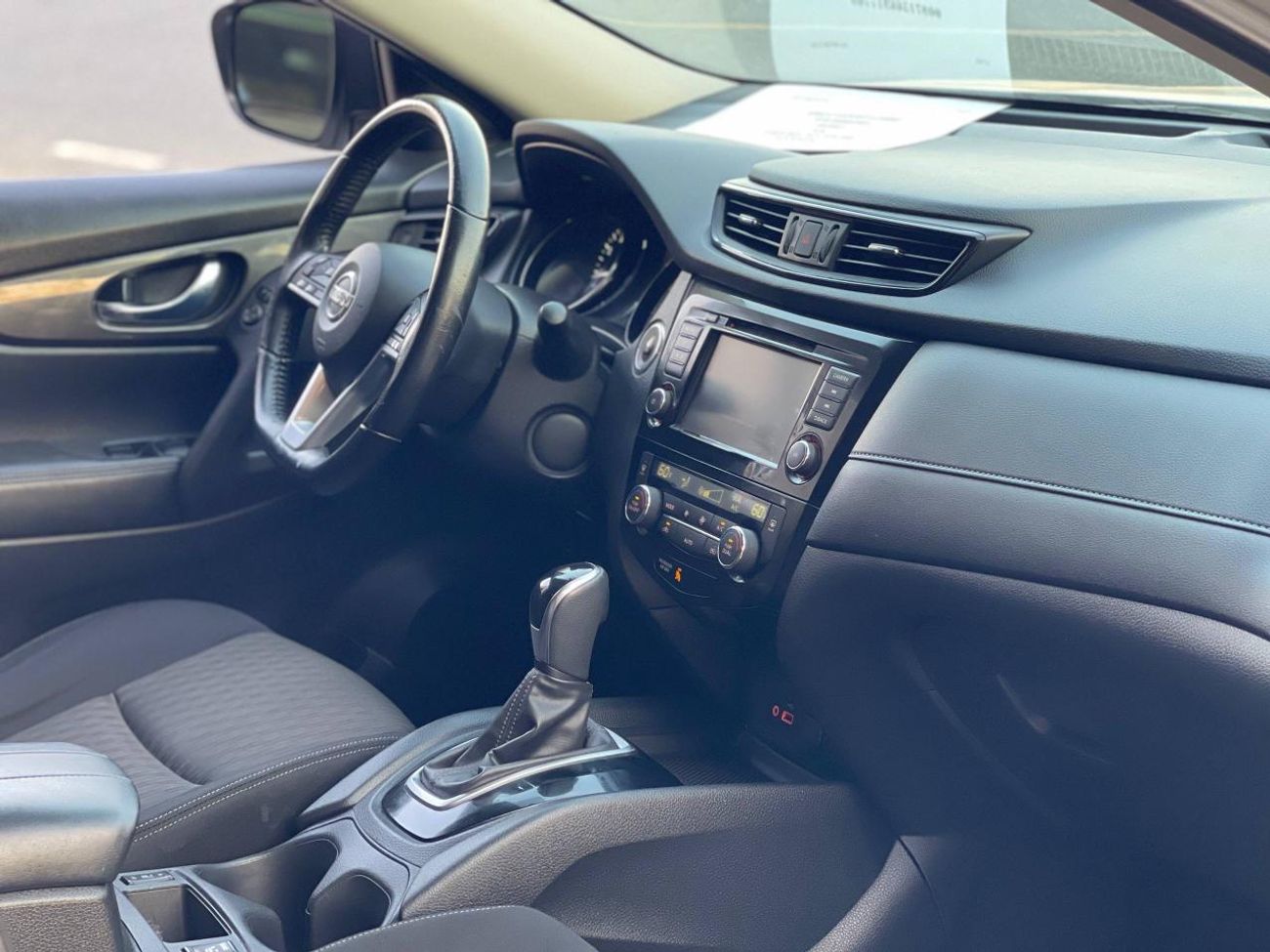 Nissan Rogue SV / V4 2.5L / RADAR / ROAD ASSIST / BIG SCREEN / 4X4 / RIMS / IN PERFECT CONDITION