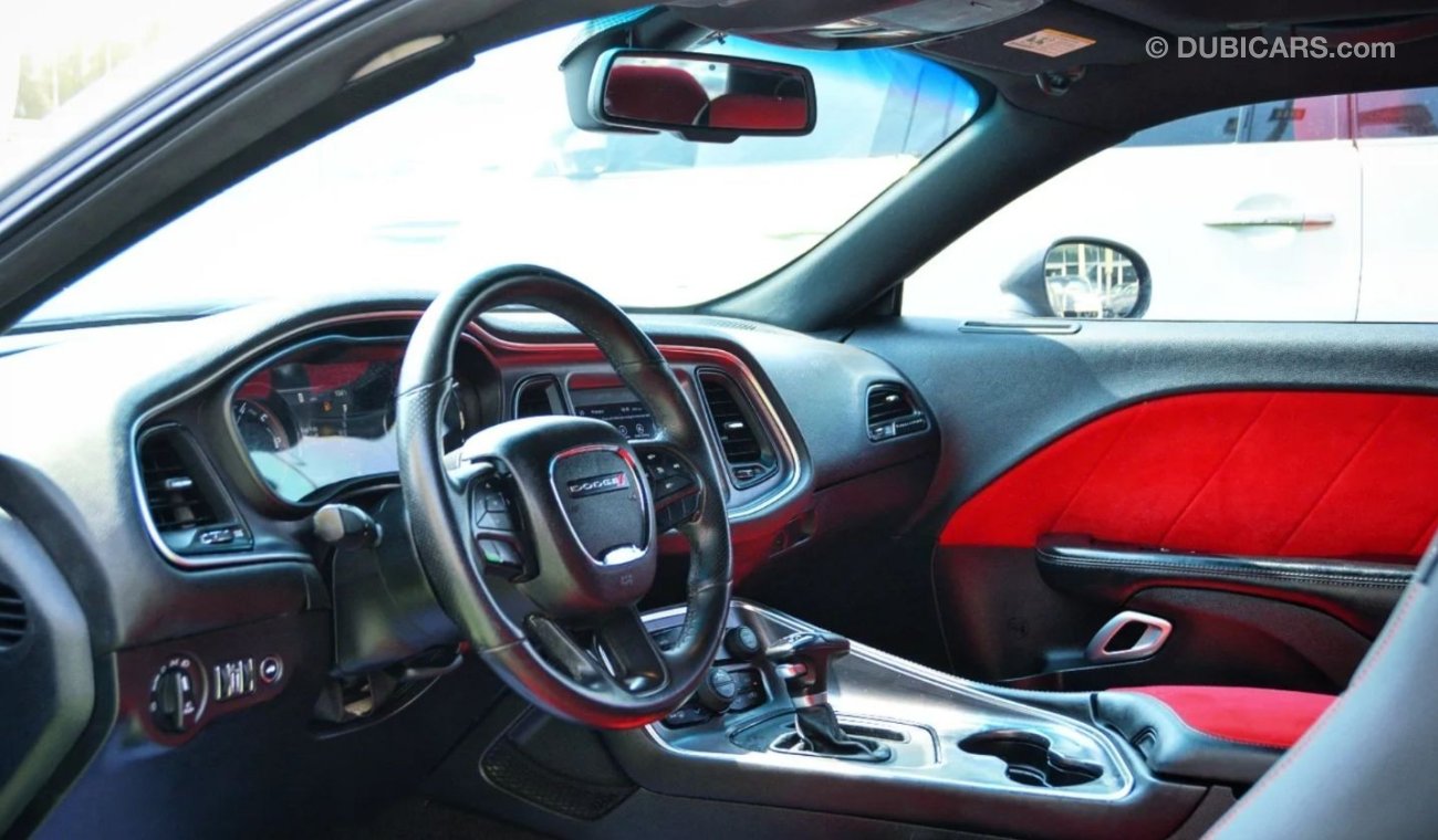Dodge Challenger Challenger SXT V6 3.6L 2018/SunRooof/ Leather interior/Very Good Condetion