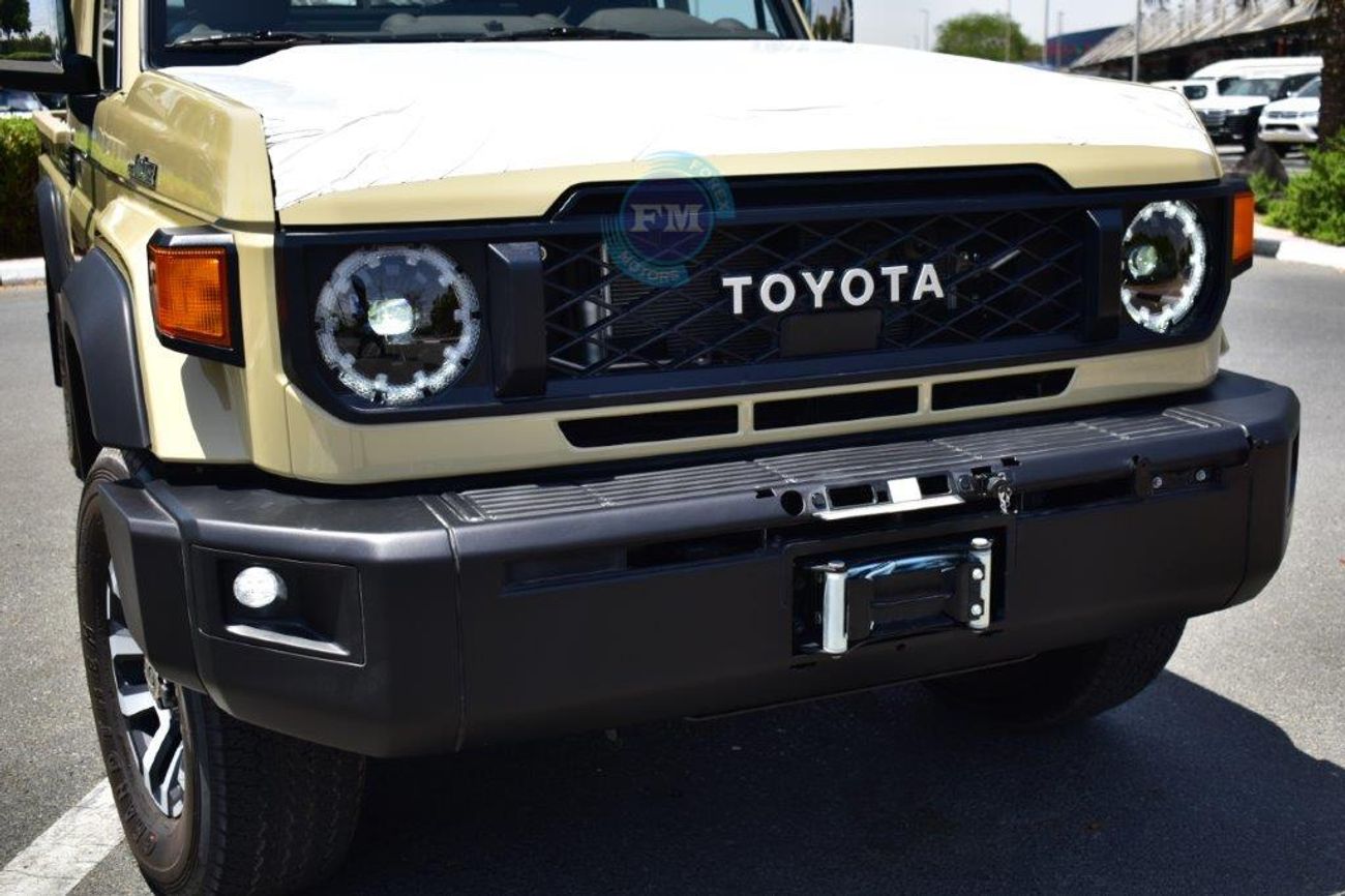 Toyota Land Cruiser Pick Up 79 SDLX V6 4.0L Petrol 4WD Automatic