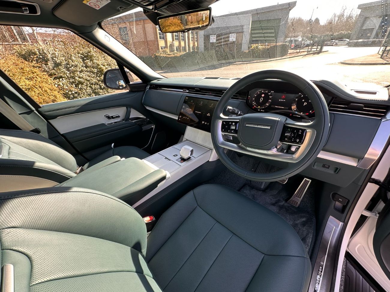 لاند روفر رينج روفر SV 4.4L P615 V8 Right Hand Drive