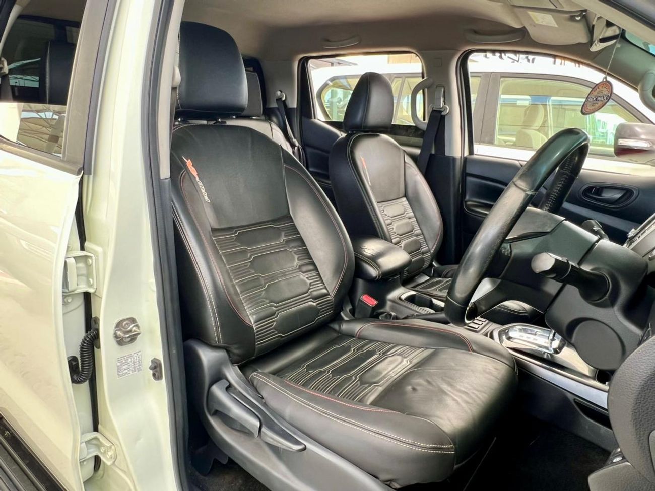 نيسان نافارا The Nissan Navara is a versatile mid-size pickup truck known for blending rugged off-road capability