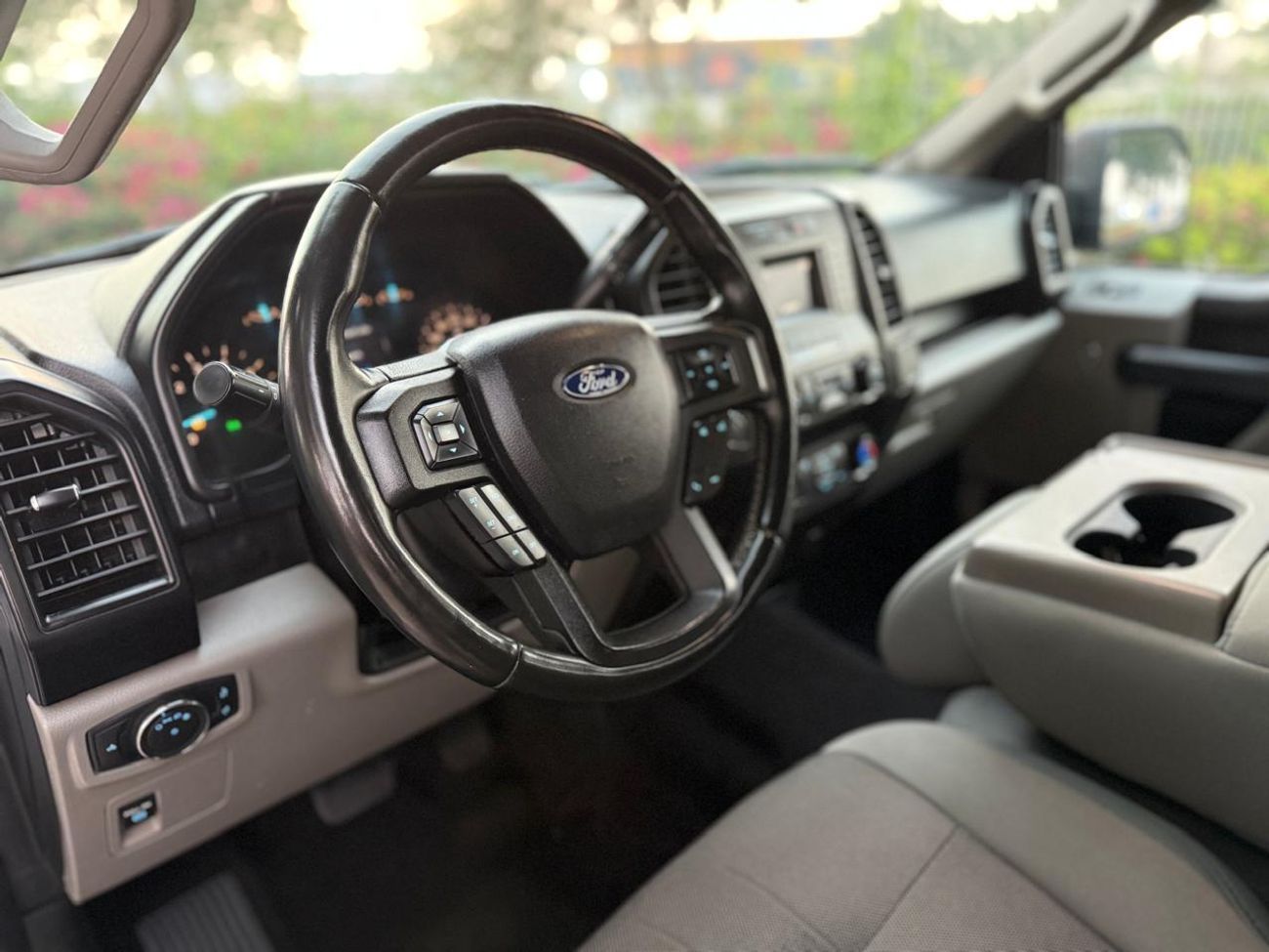 Ford F-150 XL FX4 Platinum 5.0L FX4  5.0L FORD F150 2019 GCC V8 FX4 IN GOOD CONDITION