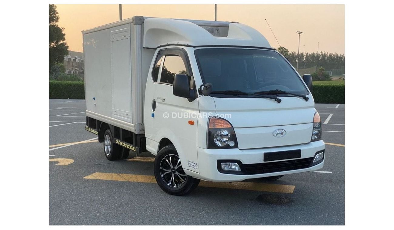 هيونداي بورتر 2 HYUNDAI PORTER PICK-UP WITH BOX 2014 GCC V4 ACCIDENT FREE - PERFECT CONDITION - ONLY 65000 KM