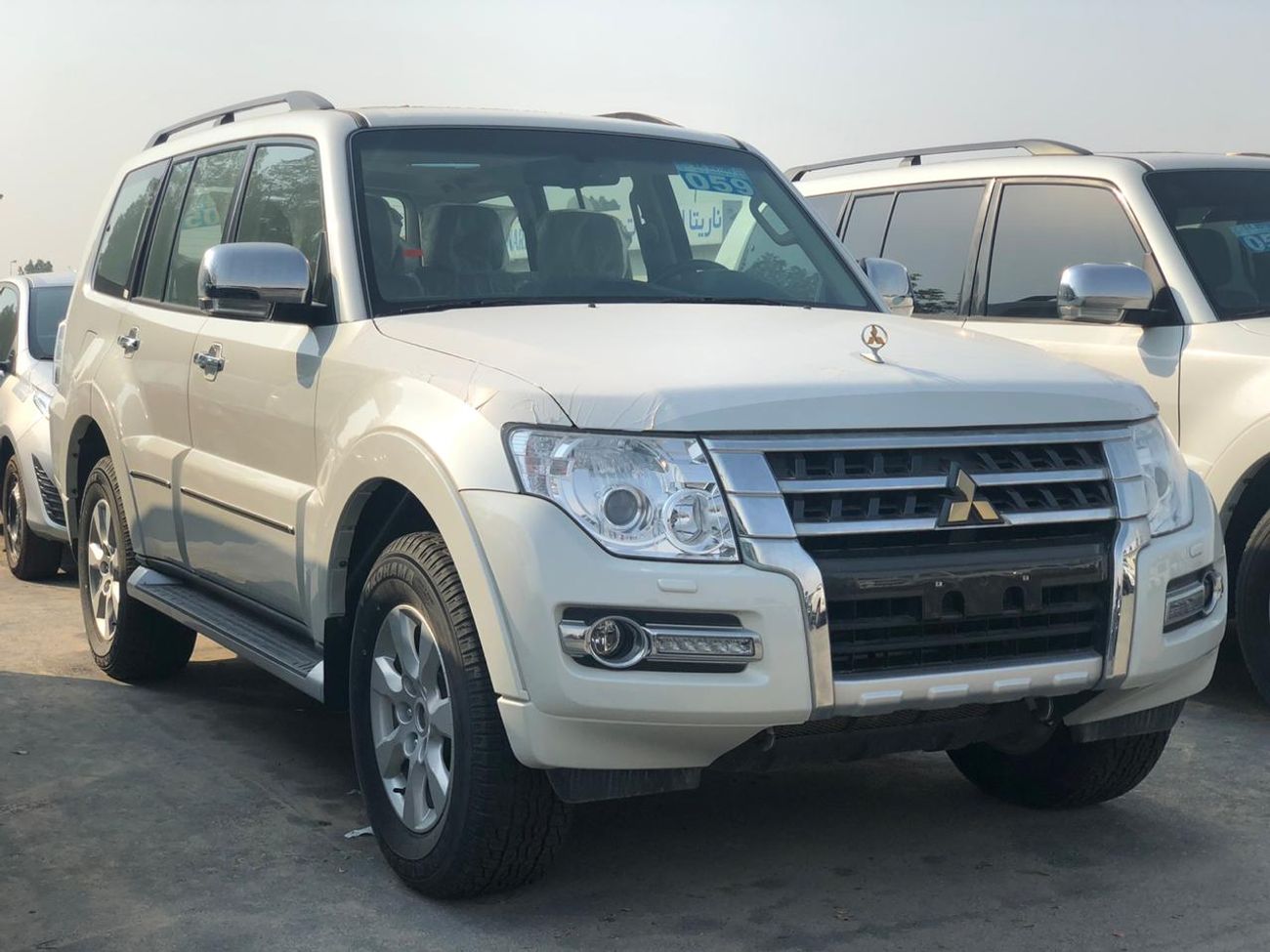 Mitsubishi Pajero GLS 3.0L, Alloy Rims 17'', 2-Power Seats, DVD+Camera, Back Sensors, Sunroof, CODE-MPGLS18