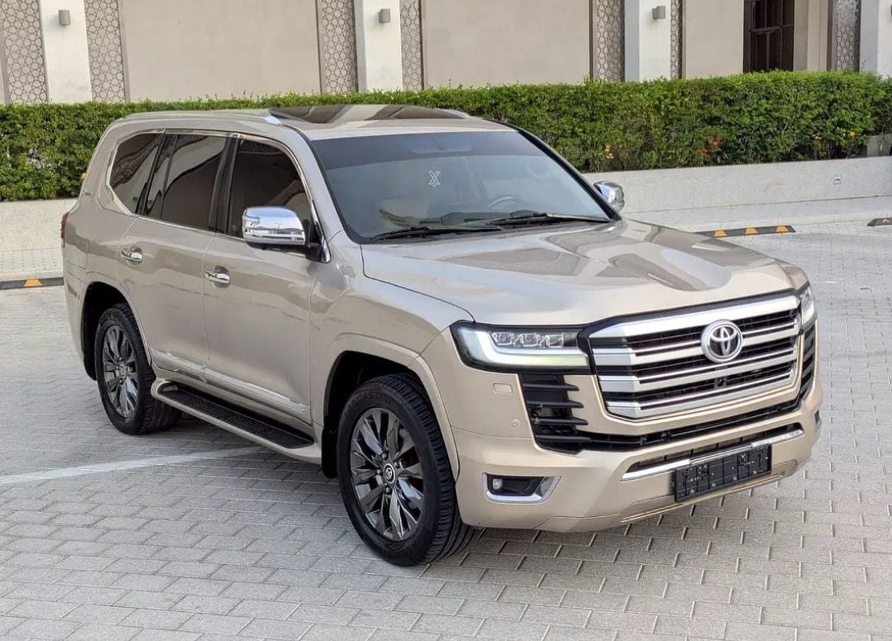 تويوتا لاند كروزر Toyota landcruise 2011model Facelifted 2025 GXR 4.0L v8 petrol Engine Colour Gold push start Transmi