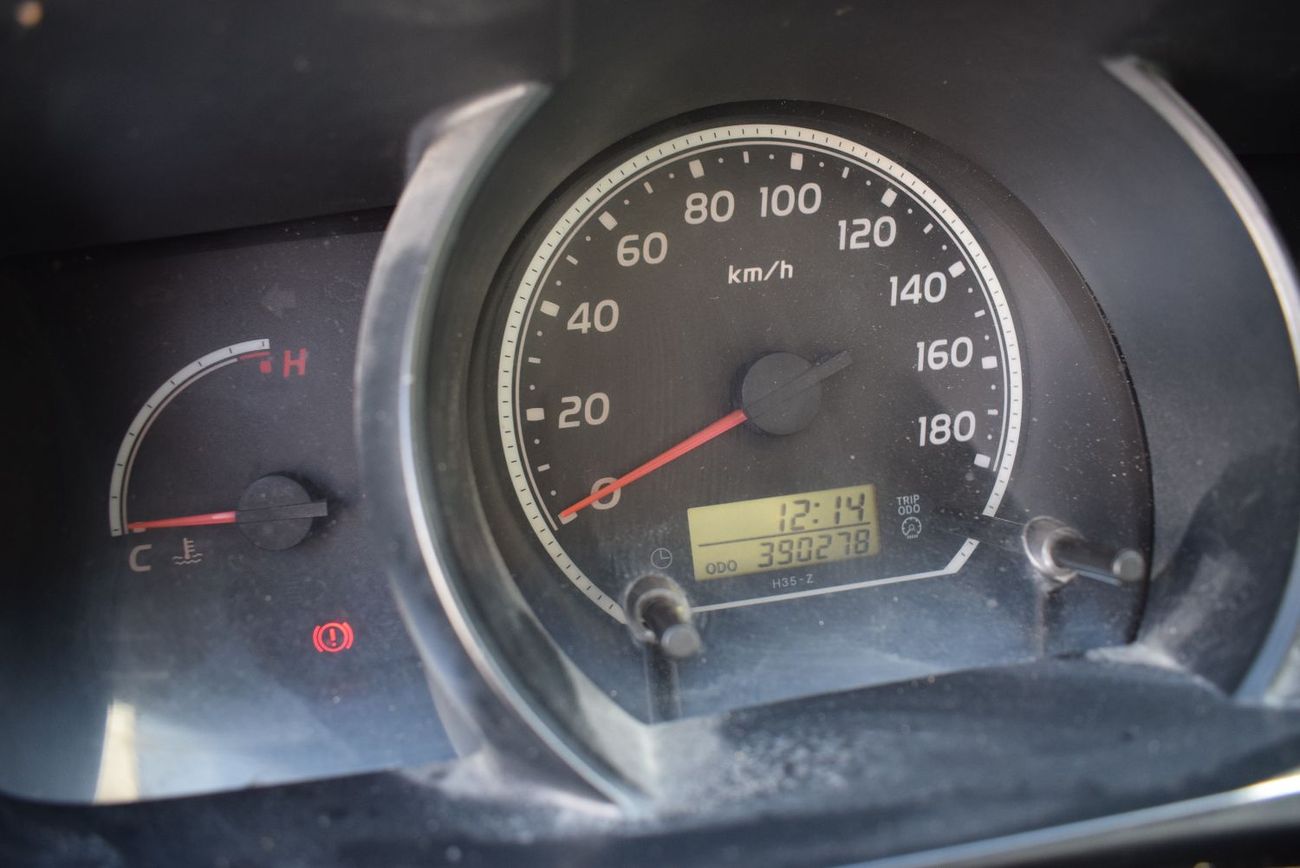 Toyota Hiace Toyota Hiace Bus 13 seater, model:2013. Excellent condition