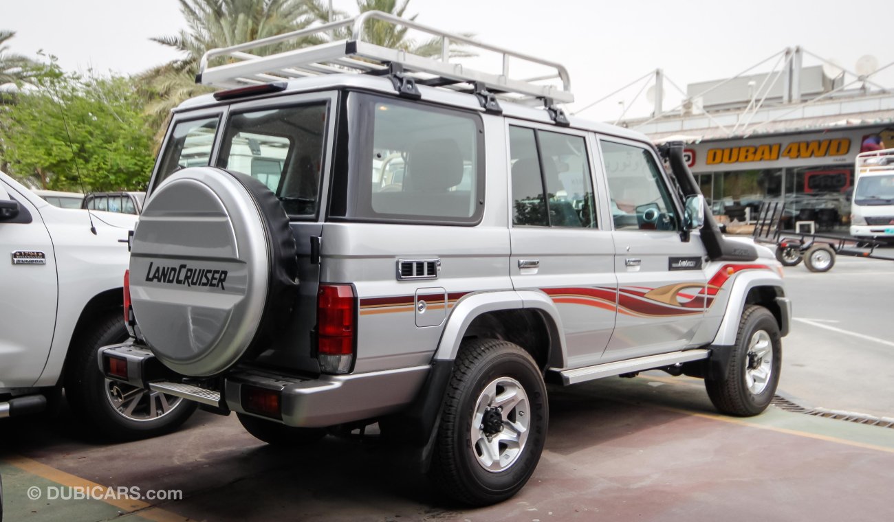 Toyota Land Cruiser 76 Hardtop LX V8 4.5L Turbo Diesel 5 Seat Wagon