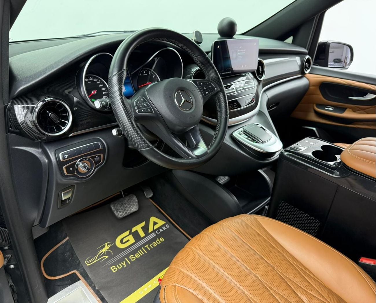 مرسيدس بنز V 250 2023 Mercedes-Benz V250 Line Conversion, 1 Year Warranty Unlimited KM, Full Service History, GCC