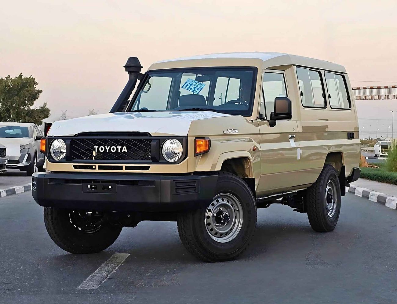 Toyota Land Cruiser 70 4.5L DIESEL / V8 / M/T / BASIC 3 DOOR / 4WD (CODE # 68082)