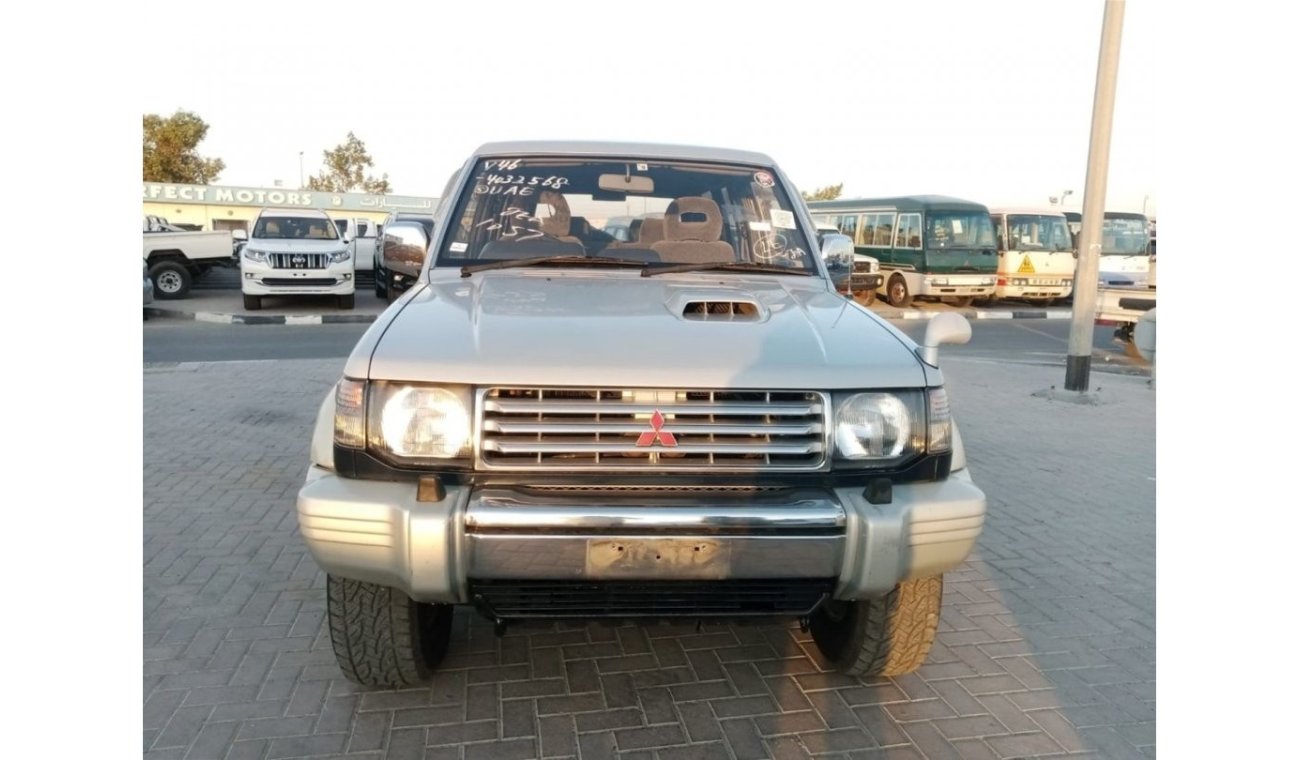 Mitsubishi Pajero MITSUBISHI PAJERO RIGHT HAND DRIVE (PM940)