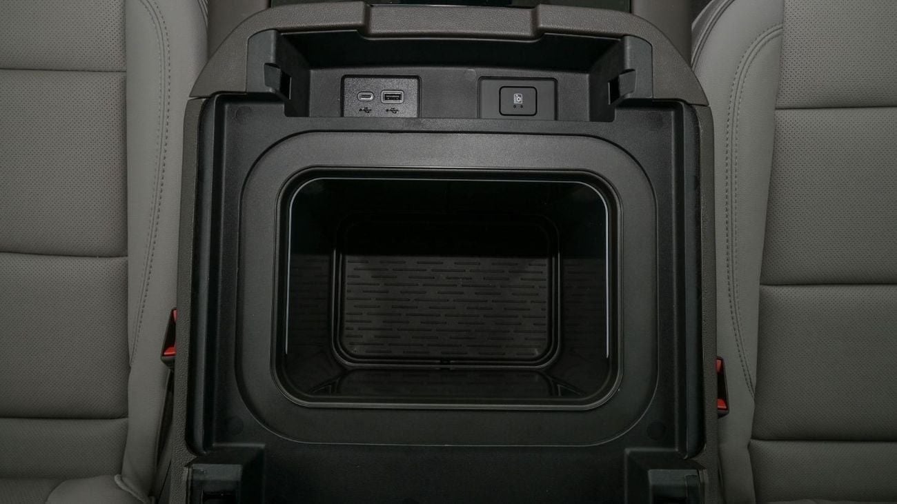 GMC Yukon 5.3 V8 SLT (AWD) GMC YUKON Elevation RWD 5.3L V8 - 2025 - Brand New (Export)