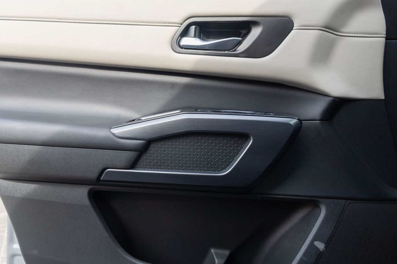 Nissan Pathfinder SV 3.5L AWD (7 Seater)