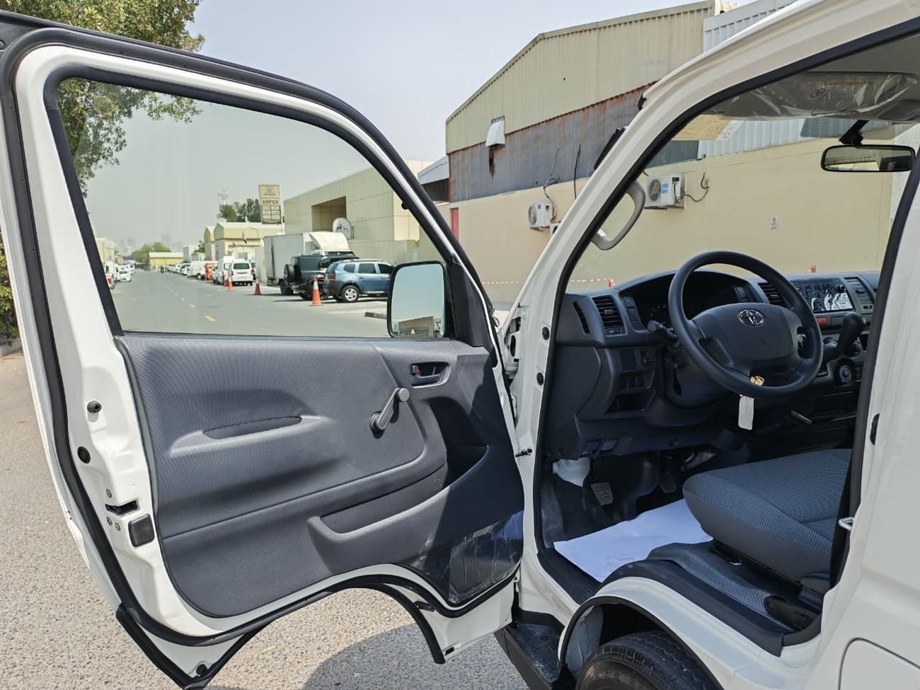 Toyota Hiace 2026 Toyota Hiace Standard-Roof 15-Seater 2.7L 4-Cyl Petrol M/T RWD (Old-Shape)