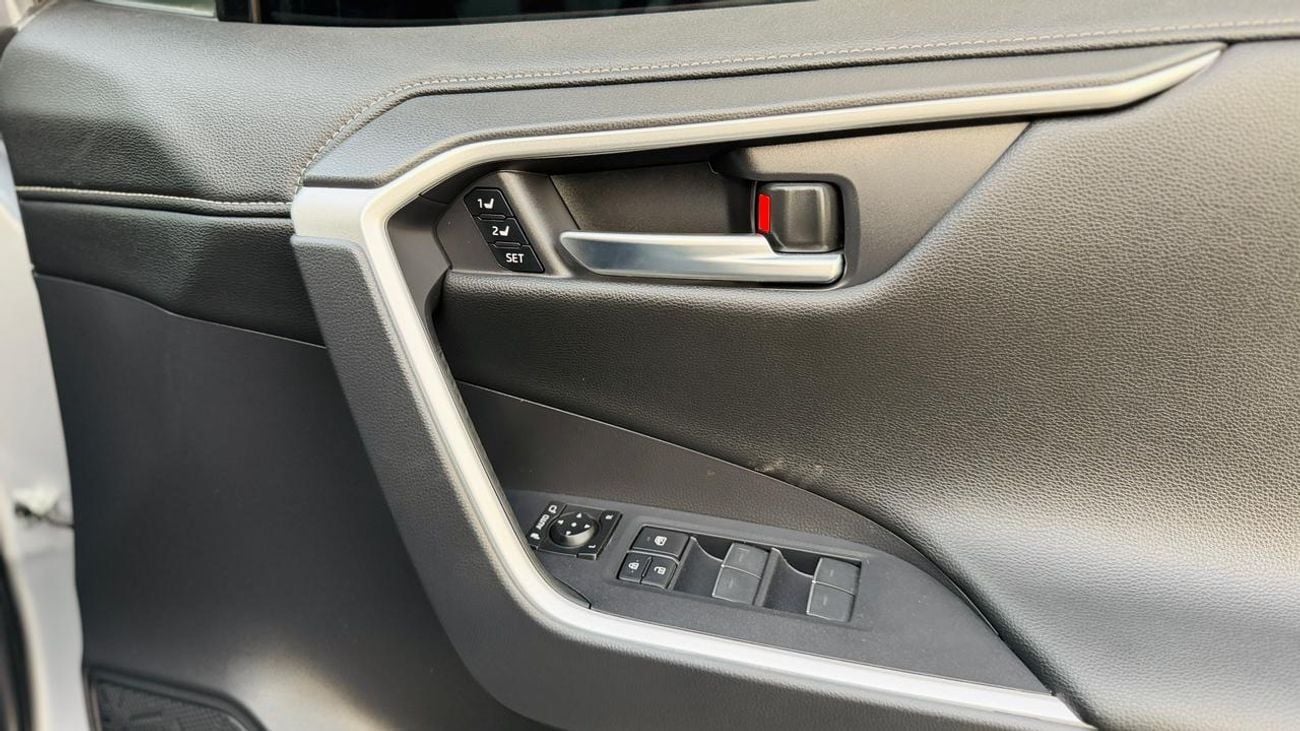 تويوتا راف ٤ -