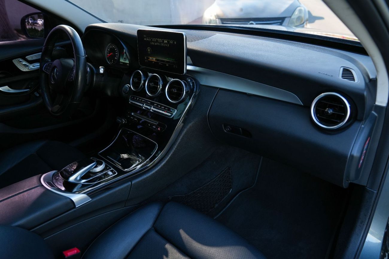 Mercedes-Benz C 200 2018 KOREAN SPECS!! NO PAINT!! NO ACCIDENT!!